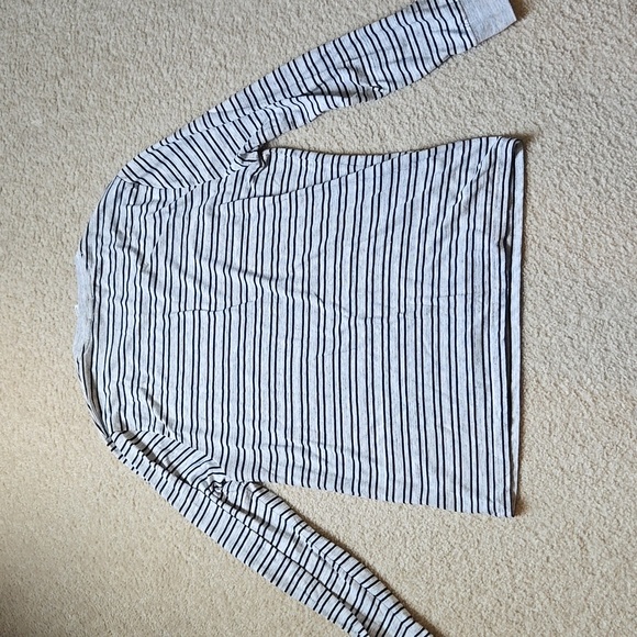 Abercrombie Long Sleeve - Picture 4 of 4